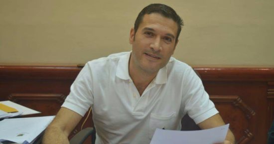 العقدة ممثلا عن الصيد فى عمومية البلياردو