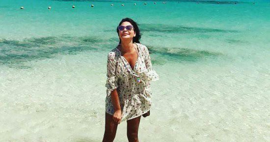 بالصور.. الفنانة إليسا تقضى إجازتها بأحد فنادق الجونة بالغردقة