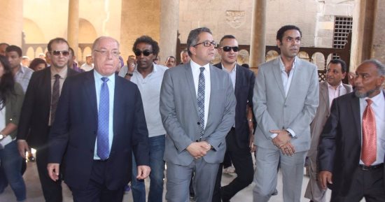 وزيرا الثقافة والآثار يتفقدان الترتيبات النهائية لـ "متحف نجيب محفوظ"
