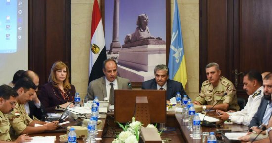 وزير البيئة يبحث كيفية تشغيل موقع "٩ن" لدفن المخلفات الصلبة