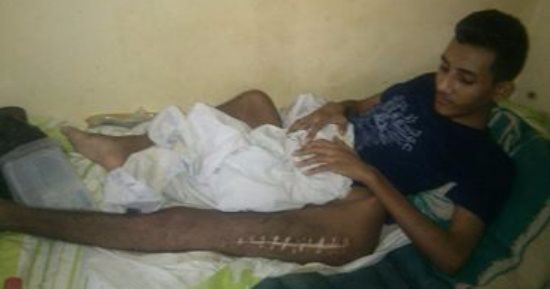 بالصور.. طلق نارى طائش يدمر حياة طفل بدشنا ويتسبب فى عجزه