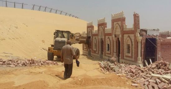 بالصور.. إزالة 30 حالة تعدى على أراضى الدولة بالخانكة