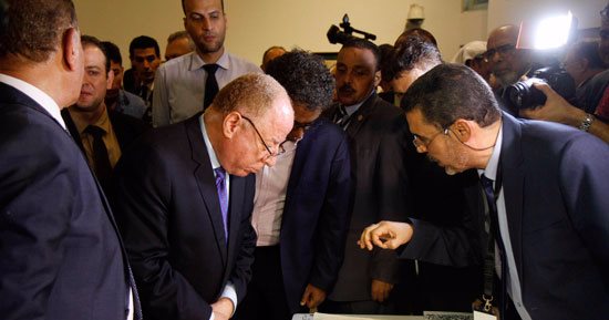 رئيس صندوق التنمية الثقافية يتعرض لنوبة إعياء فى ملتقى القاهرة الدولى للخط العربي