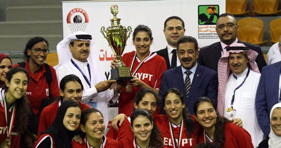 منة عوض تتسلم جائزة اللعب النظيف ببطولة الأفرو باسكت لسيدات السلة
