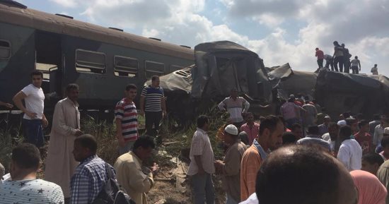 وزير النقل ينتقل إلى موقع تصادم قطارى الإسكندرية وأنباء عن إصابات ووفيات