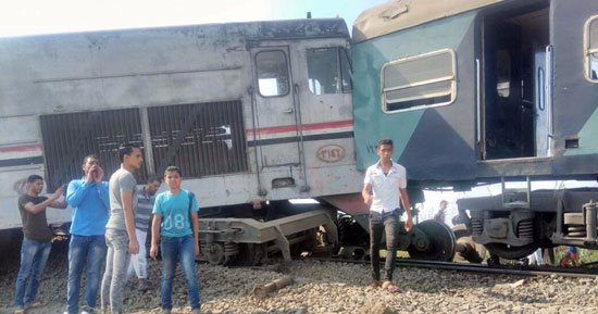 القوات المسلحة تدفع بـ10 مينى باص و15 عربة لإنقاذ ضحايا قطار إسكندرية 