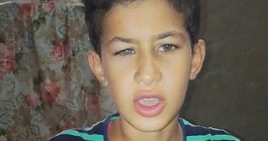 بالصور.. معاناة تلميذ أفقده زميله عينه بالمنوفية.. ويطالب بزراعة قرنية