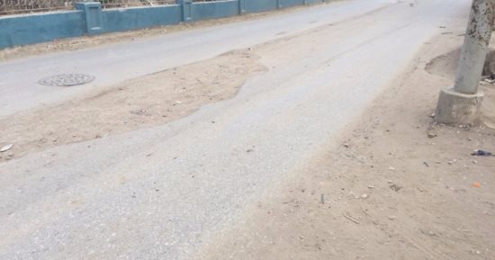 مواطن يطالب برصف طريق البر الشرقى فى تلا بالمنوفية بعد أعمال الحفر