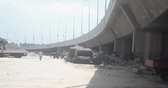 أهالى المنشية البحرية بالإسكندرية يشكون سيطرة تجار الخردة على مكان خصص لموقف سيارات