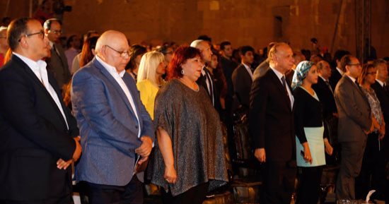 دقيقة حدادا على ضحايا قطارى الإسكندرية بمهرجان محكى القلعة