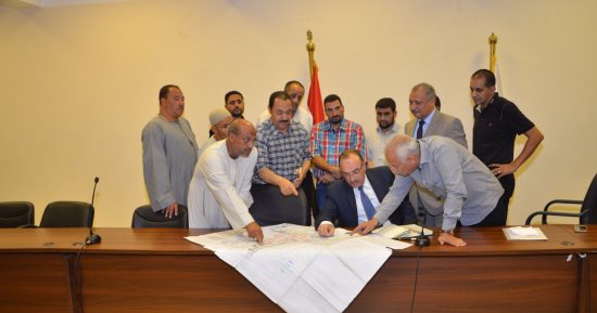 محافظ بنى سويف: إجراءات عاجلة لحل أزمة الصرف والمياه الجوفية بقرية الميمون