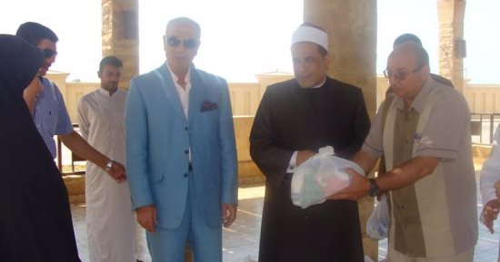 الأوقاف توزع 4 طن مساعدات غذائية على الأهالى بشمال سيناء