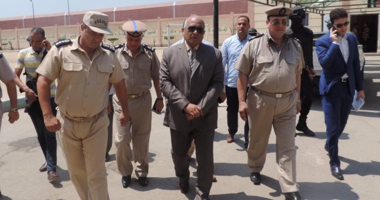 مدير أمن البحيرة يتفقد المواقع الشرطية بدمنهور ويوجه بحسن معاملة المواطنين
