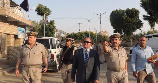 مدير أمن سوهاج يتفقد التمركزات الأمنية قبل ساعات من ذكرى فض رابعة والنهضة