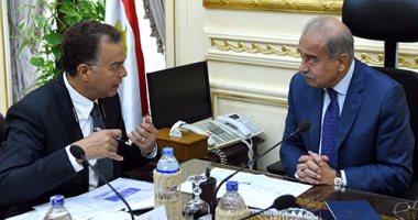 رئيس الوزراء يلتقى وزير النقل على خلفية حادث قطارى الإسكندرية