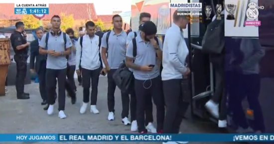 شاهد.. وصول نجوم ريال مدريد إلى "كامب نو" استعدادا لكلاسيكو الأرض