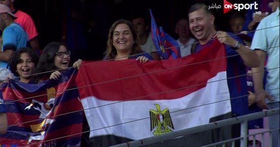بالفيديو.. علم مصر يظهر مع جماهير برشلونة فى مدرجات الكلاسيكو