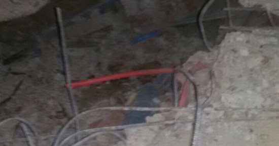 إنقاذ شخص على قيد الحياة من تحت أنقاض المنزل المنهار بديروط 