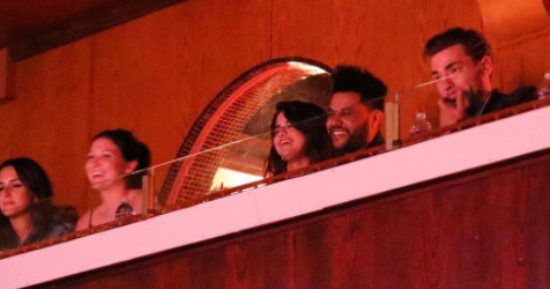 شاهد.. سيلينا جوميز وthe weeknd يقضيان ليلة ممتعة بـ"the Laugh Factory"