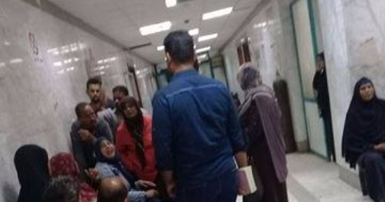 عمال مستشفى إدفو يطالبون بصرف المستحقات المتأخرة 