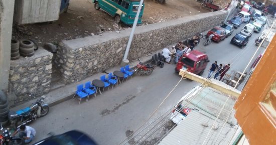 بالصور..المقاهى تحاصر مساكن مجلس مدينة بنها فى بالقلوبية