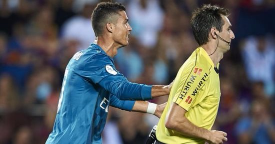 إيقاف كريستيانو رونالدو 5 مباريات لاعتدائه على حكم الكلاسيكو