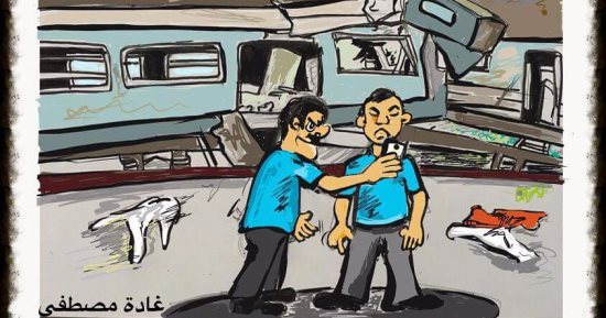 قارئة تشارك بكاريكاتير "سيلفى الإسعاف" بعد حادث قطارى الإسكندرية