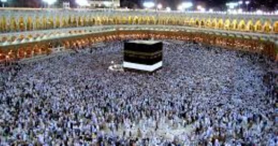 هيئة الهلال الأحمر السعودى تستقبل حجاج بيت الله الحرام بالهدايا