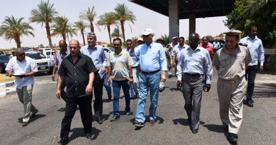 محافظ أسوان يتفقد مطار أبو سمبل الدولى
