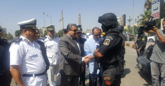 مدير أمن الجيزة يتفقد الخدمات الأمنية بمحيط الكنائس والميادين 