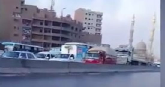 زحام مرورى أعلى دائرى المريوطية بسبب سيارة نقل معطلة 