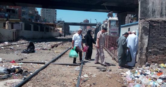 بالصور.. أبوعميرة وأكياد مزلقانات الموت بالشرقية.. والمحافظ: جار تطويرهم