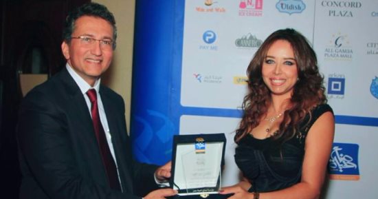 بالصور.. صناع الحياة تكرم الإعلامية نانسى إبراهيم عن برنامجها سكرين مع نانسى