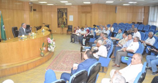 بالصور .. محافظ المنيا يناقش خطة الإستعدادت لمواجهة السيول