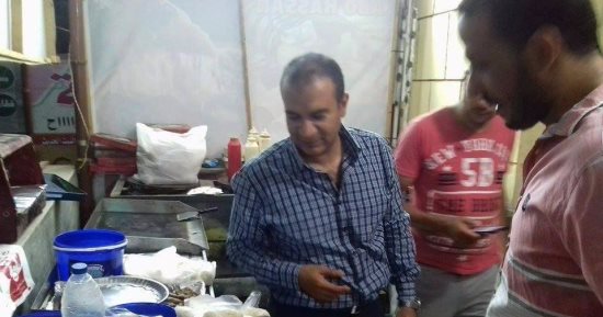 بالصور .. حملات على الأسواق والشوارع لرفع الإشغالات بأبوقرقاص بالمنيا
