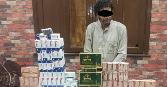 ضبط صاحب محل مستحضرات تجميل بنيروة وبحوزته 12520 قرصا مخدرا
