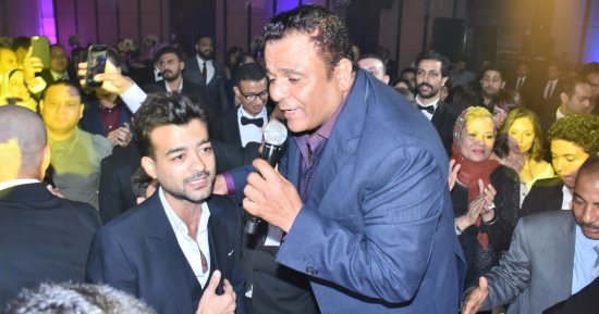 بالصور.. محمد فؤاد يغنى دويتو "كامننا" مع هيثم شاكر فى حفل زفاف شقيقة زيدان