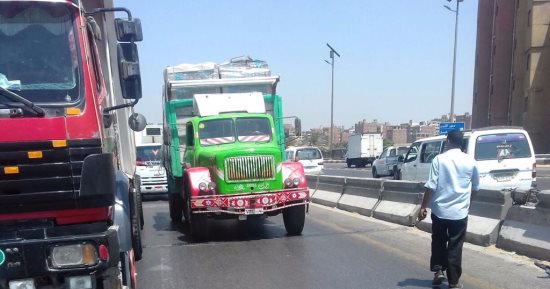بالصور.. حملات مرورية على سيارات النقل للحد من الحوادث 