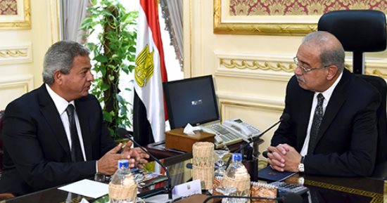 رئيس الوزراء يلتقى وزير الشباب والرياضة لمتابعة المنافسات الدولية بمصر