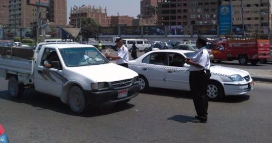 حملات مرورية بمحاور القاهرة والجيزة لرصد مخالفى قواعد المرور
