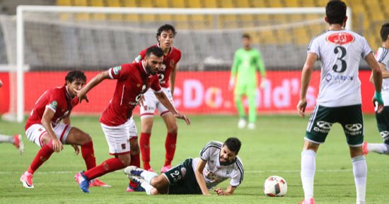 شوط أول سلبى فى نهائى الكأس بين الأهلى والمصرى.. الأحمر الأكثر استحواذا بدون أهداف.. "جمعة" أخطر أوراق البورسعيدية الهجومية.. الجبهة اليسرى مفتاح البدرى لفك شفرات شباك "بوسكا".. ومجلس طاهر بالمقصورة لأول مرة