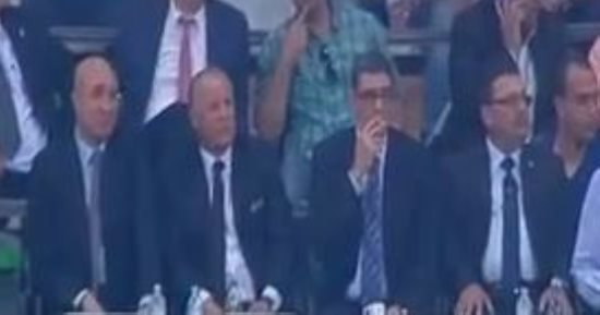 بالفيديو والصور.. مقصورة نهائى الكأس تجمع رئيسى الأهلى والمصرى لأول مرة