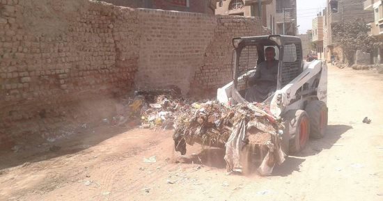 بالصور .. حملات نظافة ورفع الإشغالات وتركيب كشافات الإنارة بطما بسوهاج
