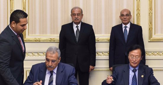 بالصور.. رئيس الوزراء يشهد توقيع اتفاقية مع شركة كورية لزراعة 300 ألف فدان بالقطارة