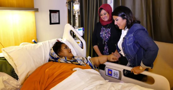 بالصور.. منى الشاذلى فى لقاء خاص مع أسمن امرأة فى العالم