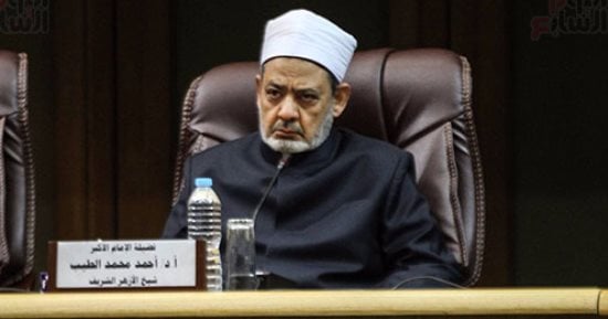 الإمام الأكبر يصل قصر الرئاسة الموريتانى للقاء الرئيس محمد ولد عبد العزيز 