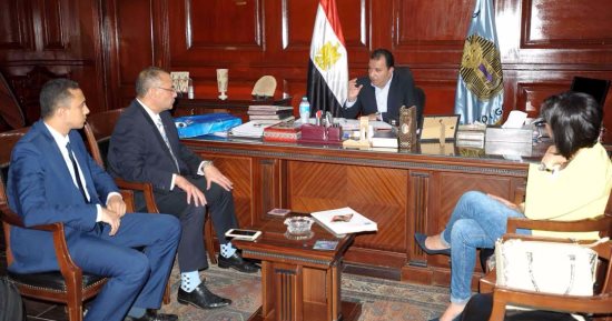محافظ الأقصر يبحث دور المجتمع المدنى فى تطوير الخدمات الحكومية مع بنك CIB