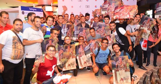 بالصور.. "ألتراس" عمرو دياب يحتفلون بإطلاق "معدى الناس" فى فيرجن