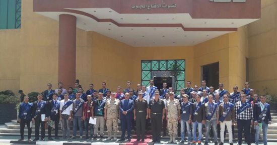 رئيس جامعة الأزهر ووفدا طلابيا يزورون قيادة الدفاع الجوى