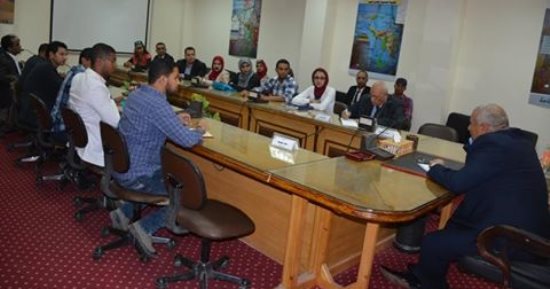 محافظ الوادى الجديد يلتقى المجلس الاستشارى للمحافظة ويوجه بدعم المواطن